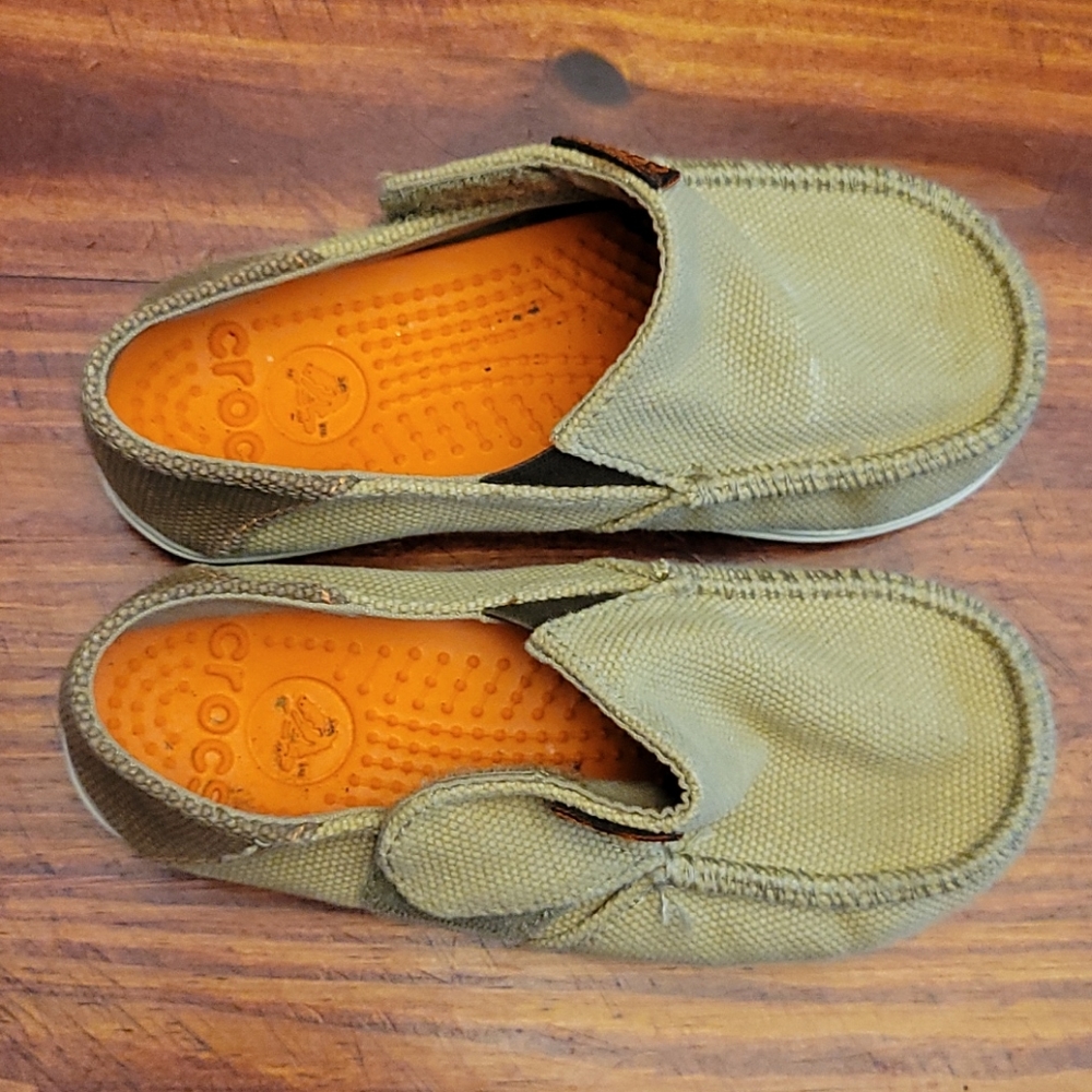 12/13 boys crocs